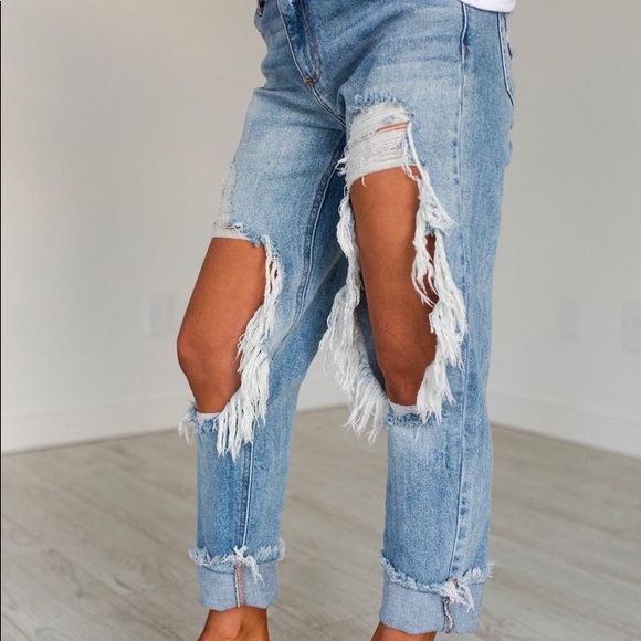 Cello Light Wash Straight leg Destroyed Cut Jeans - Picture 2 of 13